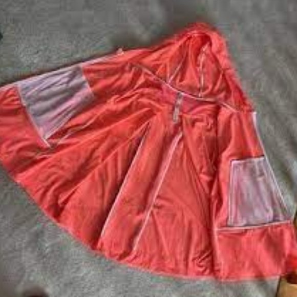 Beautiful Lululemon Sun Showers hooded windbreaker with white trim - Picture 9 of 9